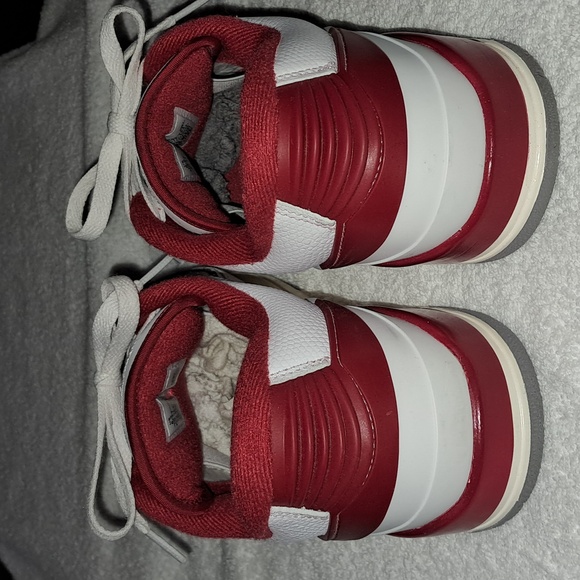 Jordan 2s lowtop red and white men size 8.5 - Picture 3 of 3